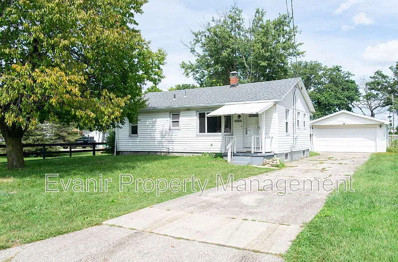 3 bed, 1.0 bath, 864 sqft, $1,390 — Photo 2