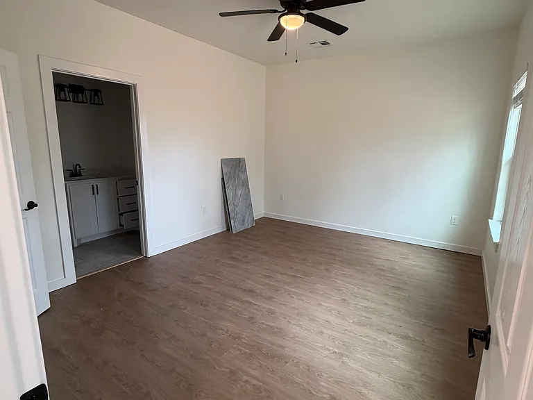 541 SW 7th St #541 — Photo 6