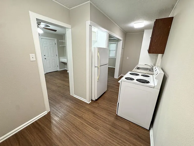 910 N Washington St — Photo 12