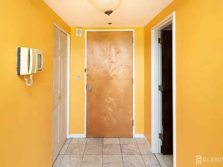 30 S Adelaide Ave #5M — Photo 8