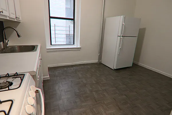 Rented by PMG Real Estate  | media 20