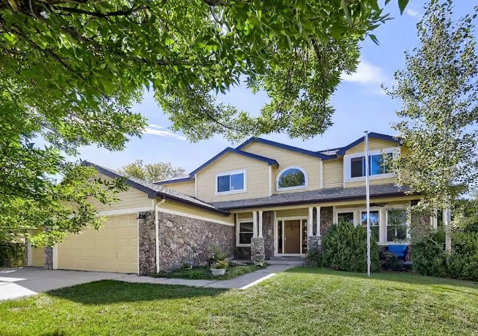 Bright Lafayette Home | BVSD Schools & Parks — Photo 4