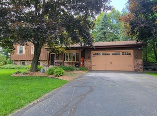 6905 Colt Cir, West Bend, WI 53090