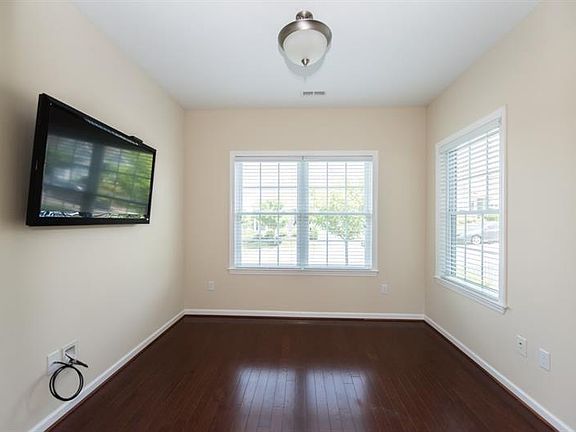 4th image of 219 Patriot Ln