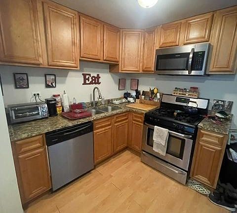 3rd image of 1332 N Cleaver St #1C