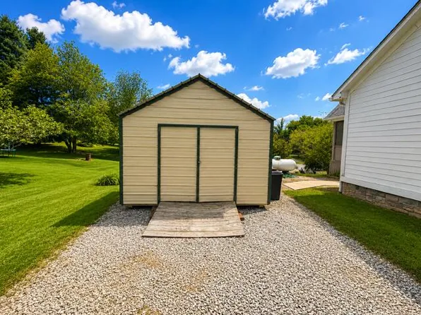 16 Country Ln, Monticello, KY 42633