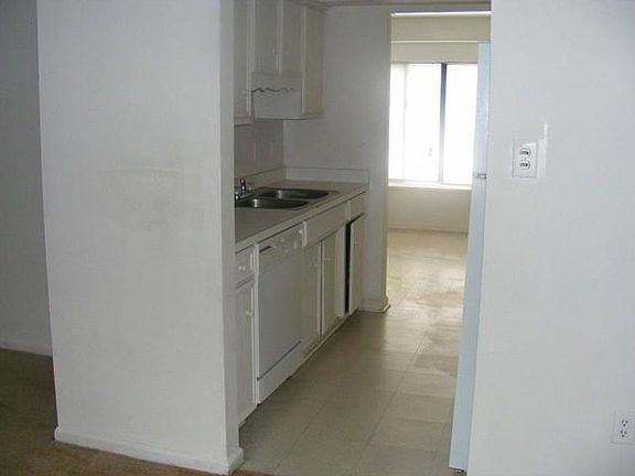 5th image of 417 Hill Meadow Dr