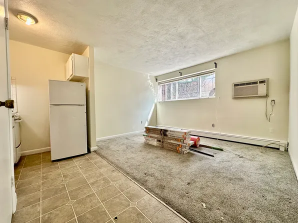 360 Market St APT B4, Brighton, MA 02135