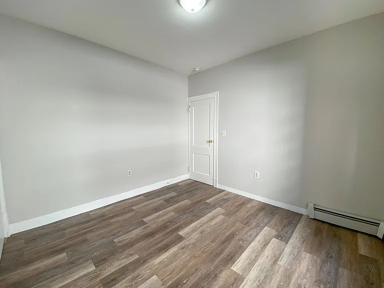291 Buckingham St / Luca Investments LLC — Photo 19