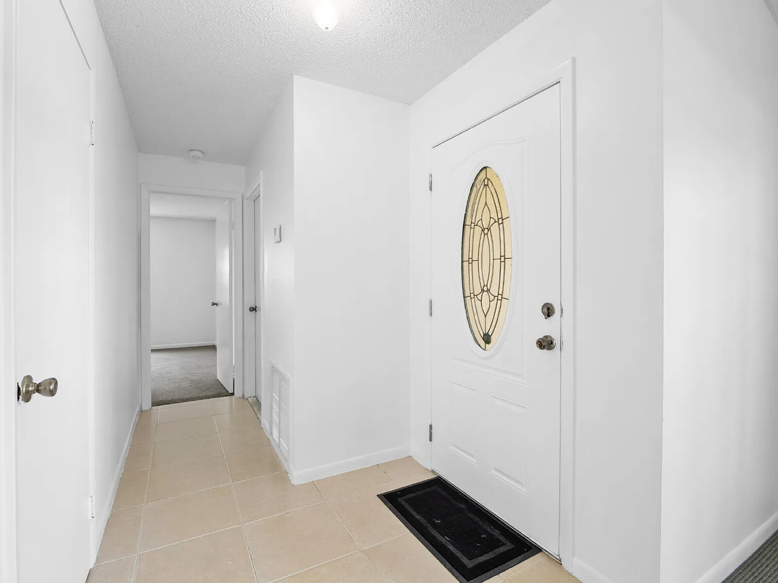 3 bed, 2.0 bath, 1420 sqft, $1,800 — Photo 3