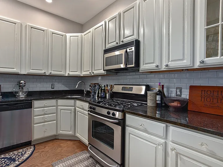 655 E 2nd St #204 — Photo 5