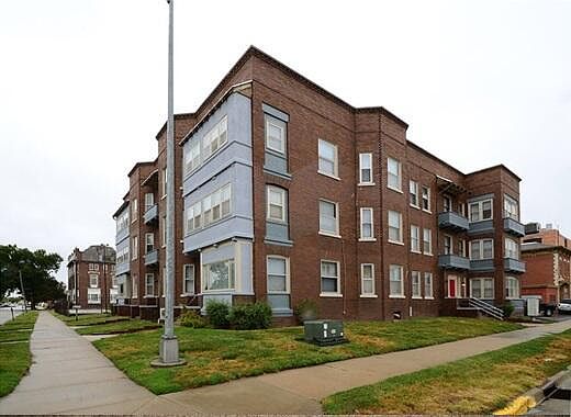 2nd image of 600 1st Ave