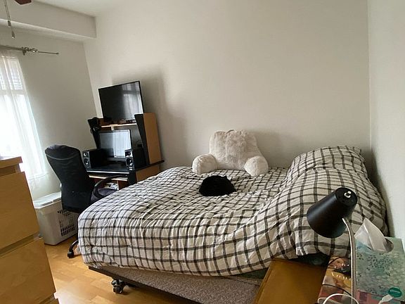 3rd image of 143-20 Hoover Ave #2