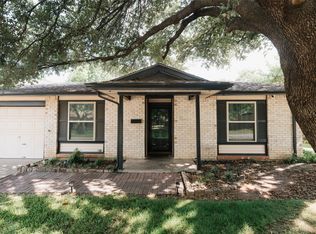 311 Town Creek Dr, Euless, TX 76039