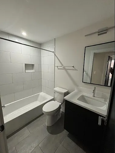 1031 Kearny St NE — Photo 3