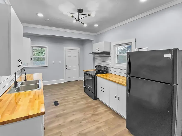 2292 Bellfield Ave — Photo 5