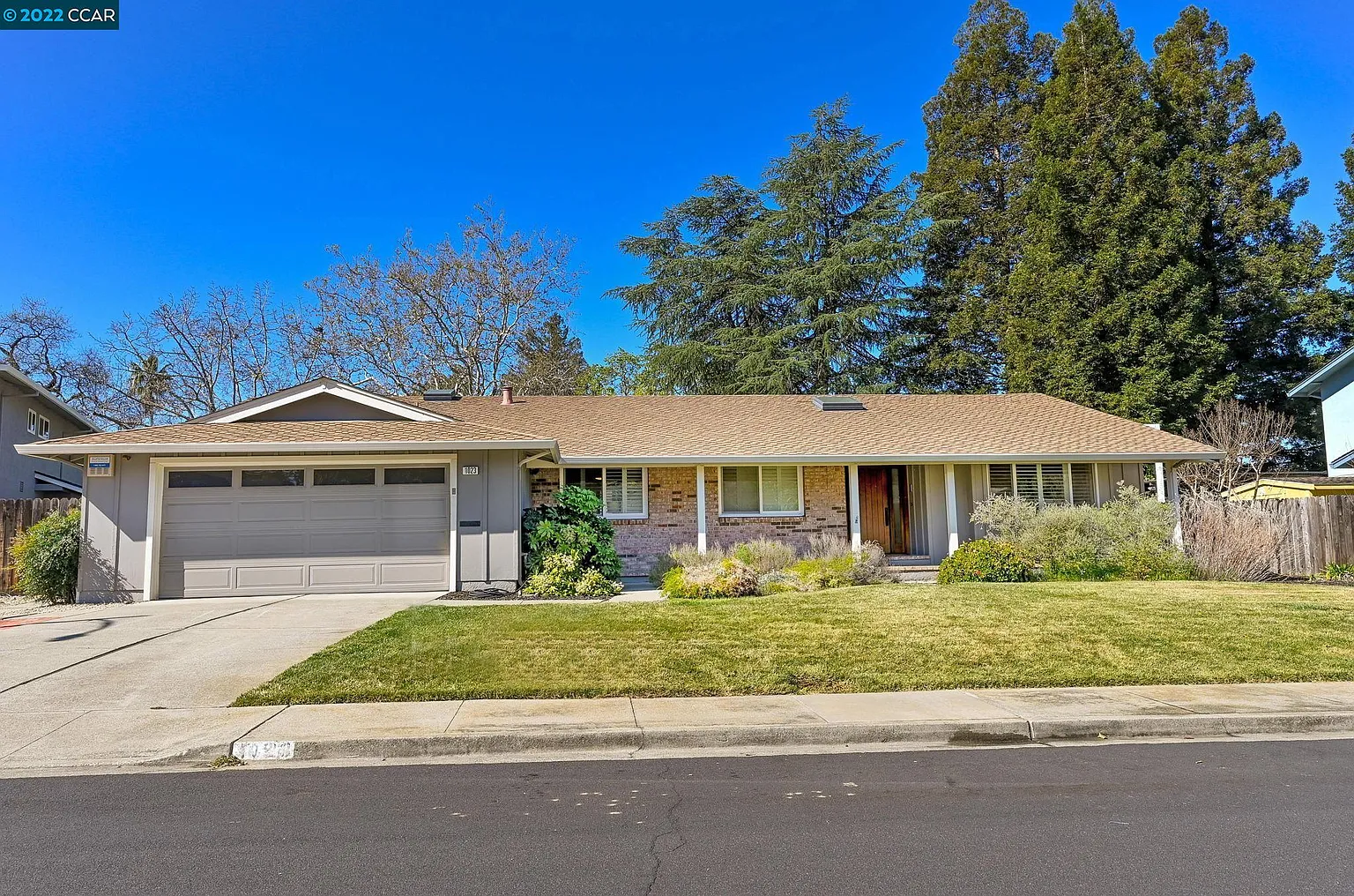 1023 Woodstock Ct photo 1