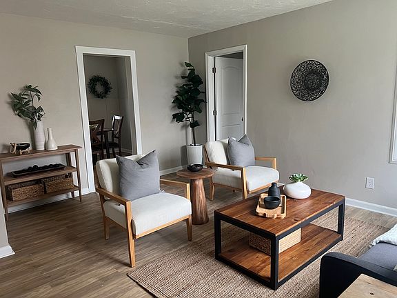 2nd image of 818 Vasbinder Dr