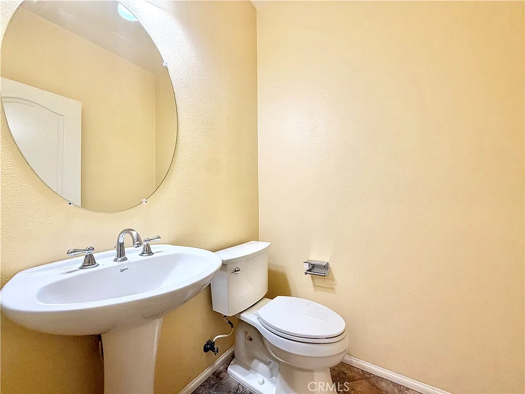4 bed, 2.5 bath, 2274 sqft, $3,199 — Photo 4