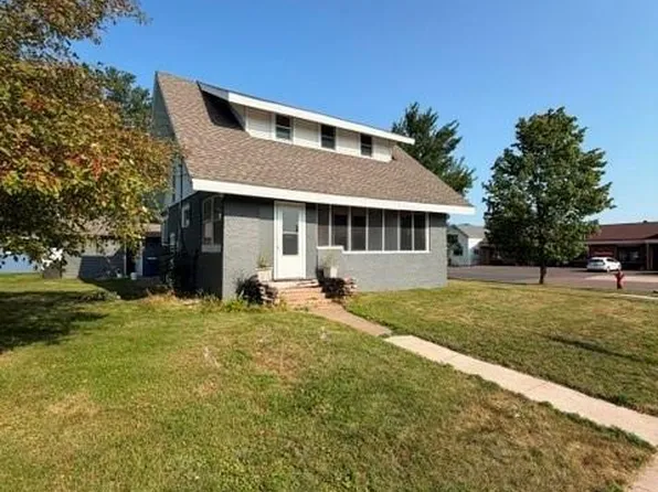 121 N River St, Spooner, WI 54801