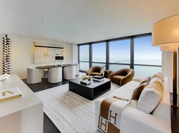 910 N Lake Shore Dr, Chicago, IL