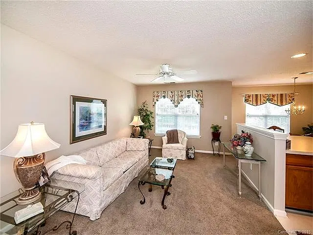 2 bed, 2.5 bath, 1234 sqft, $1,950 — Photo 2