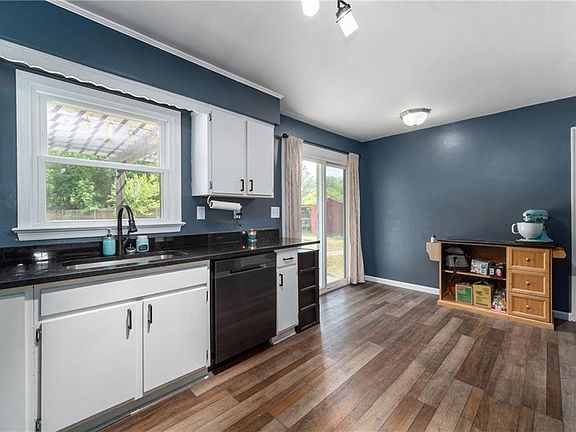 5th image of 828 Helmsdale Way