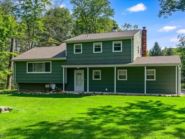 47 Fawnridge Dr, Washington Twp., NJ 07853