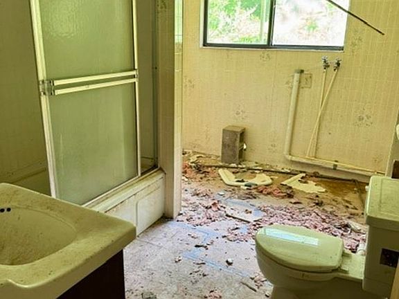 4th image of 4856 Deleon Dr