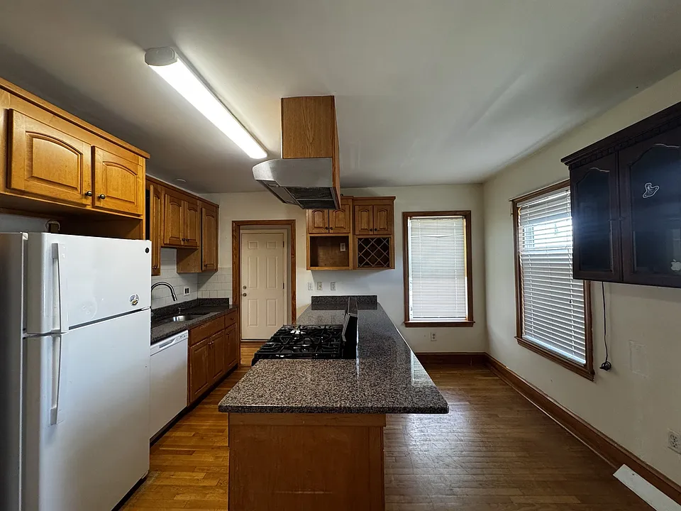 32 Hume Ave #2