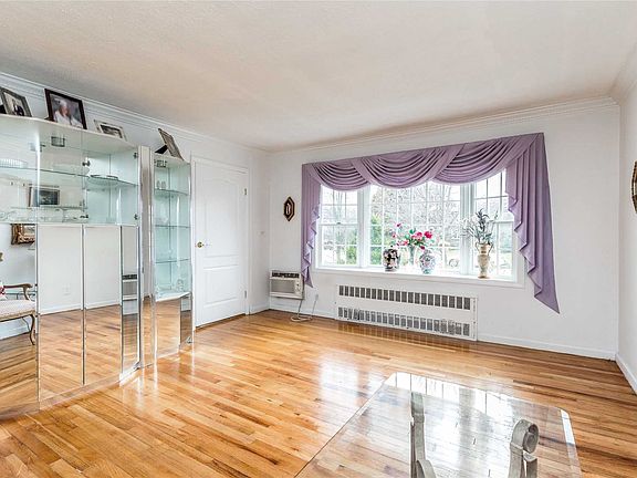 2nd image of 2639 Hewlett Ave
