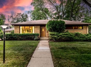1115 Windsor Dr, Waukesha, WI 53186