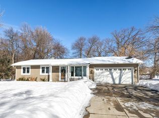 16400 N Hillcrest Ct, Eden Prairie, MN 55346