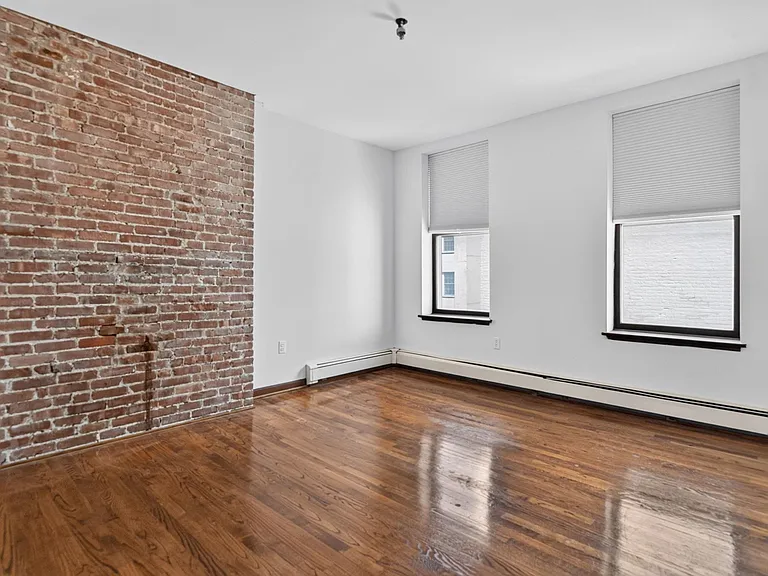 1103 Washington St #6 — Photo 11