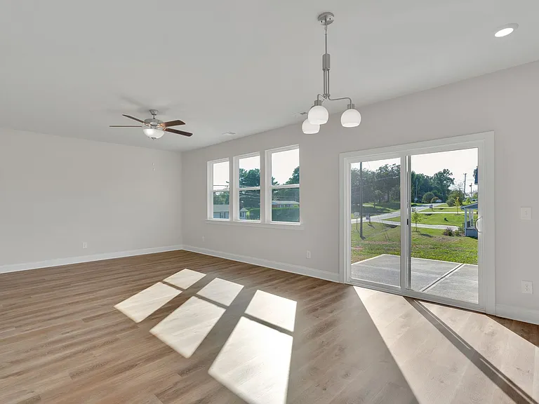 726 Lithia Inn Rd — Photo 4