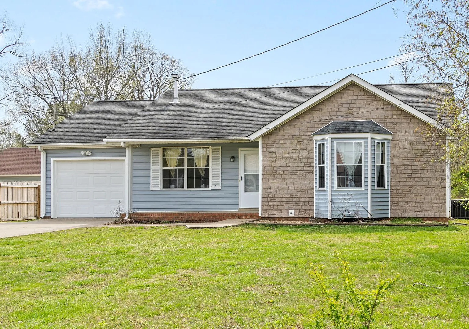 405 Woodale Dr * — Photo 2