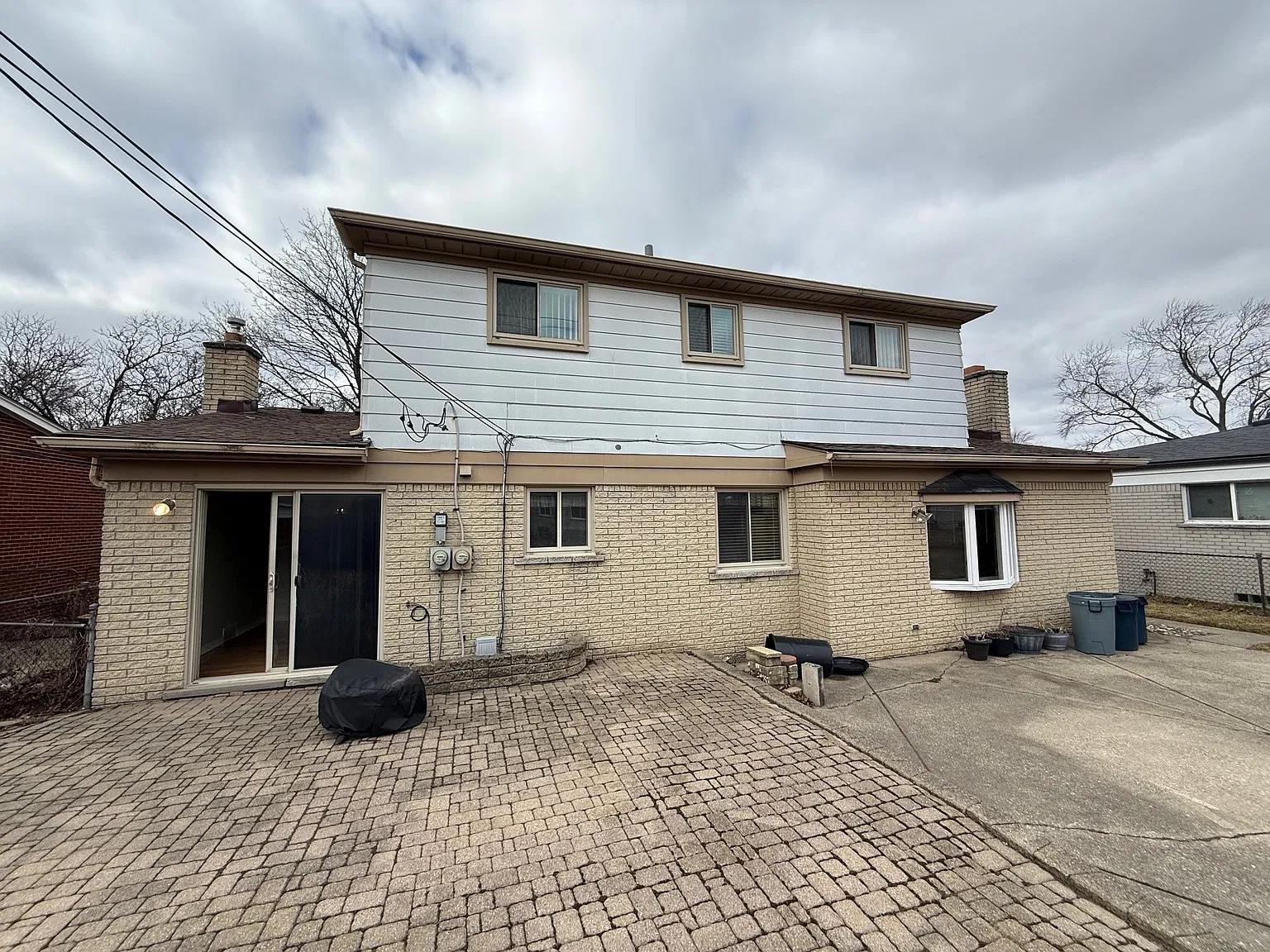4 bed, 1.5 bath, 2297 sqft, $2,300 — Photo 3