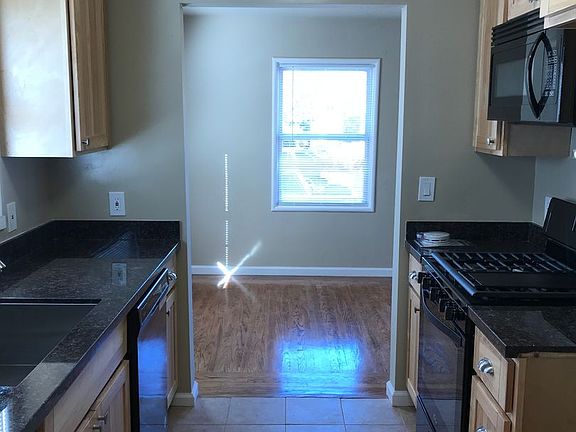 4th image of 10701 Apricot St #T10701