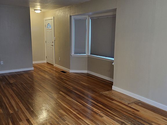 5th image of 905 S 26th Ave