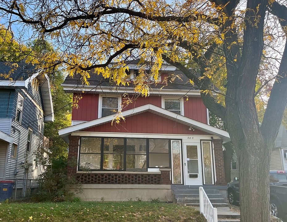 1st image of 808 Alexander St SE #1