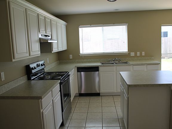 3rd image of 4948 Thorn Hollow Dr