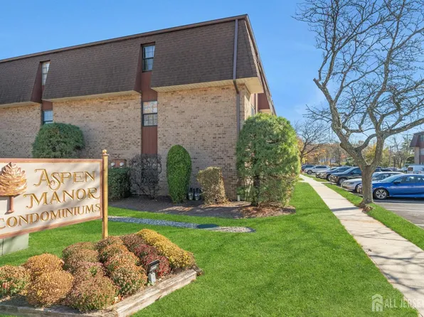 232A Alpine Way, Woodbridge, NJ 07095