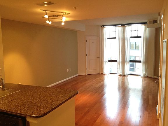 2nd image of 1021 N Garfield St APT 829