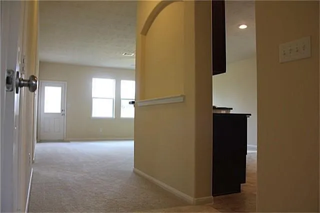 4 bed, 2.5 bath, 3152 sqft, $2,600 — Photo 4