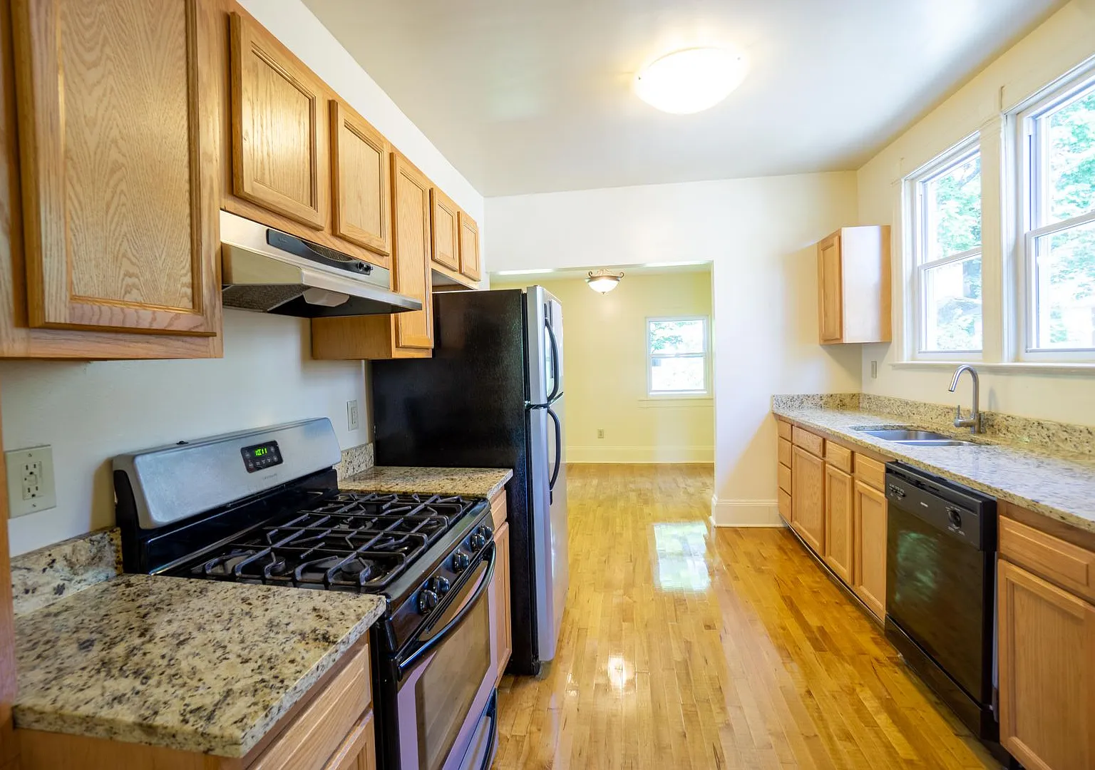 340 Roosevelt Ave - Available 7/1/27 - Single Family Home Near Barry Park — Photo 2