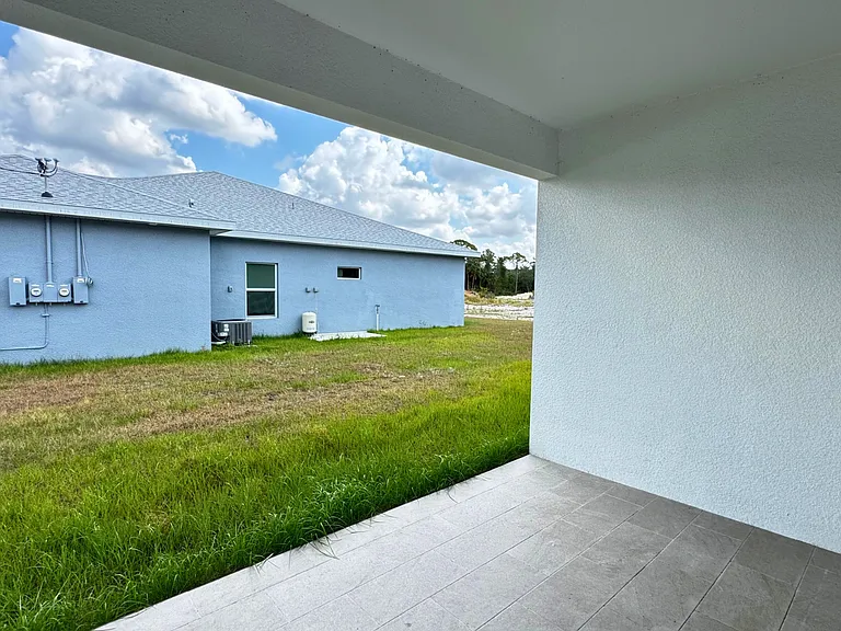 702A Broadway Ave — Photo 8