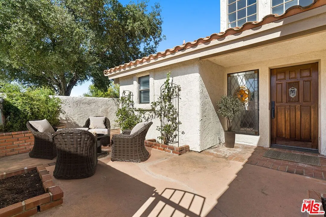 3 bed, 3.0 bath, 2161 sqft, $4,250 — Photo 3