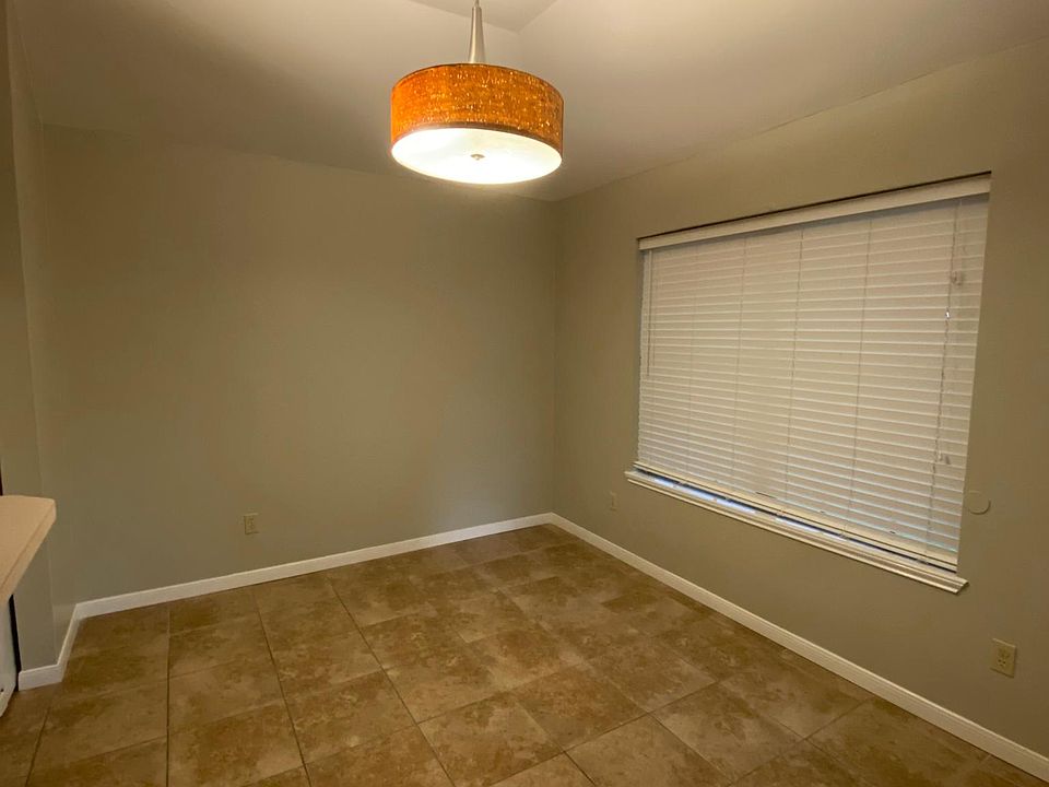 2nd image of 814 E Dove Ave