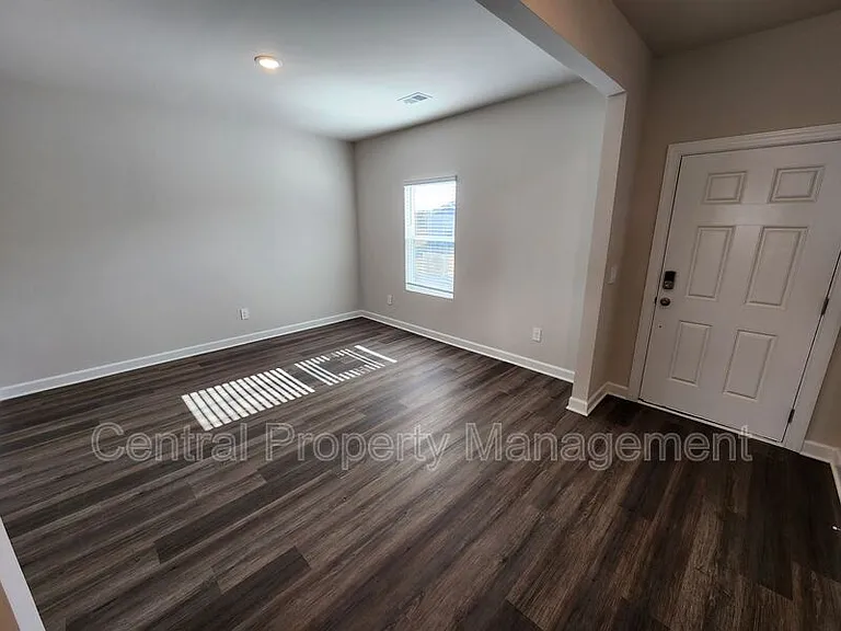628 Orsman Trl — Photo 11