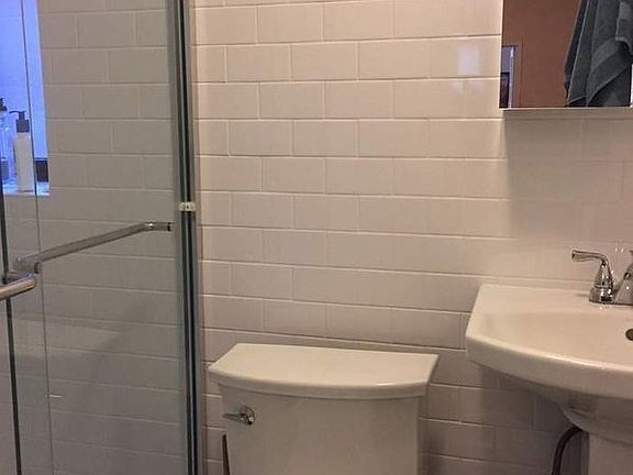 5th image of 225 W 10th St APT 3C